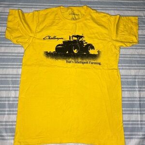 Challenger t shirt size S men yellow.